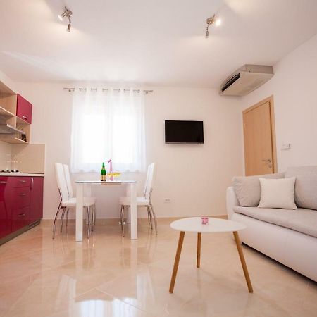 Apartments Mia Baška Voda Esterno foto