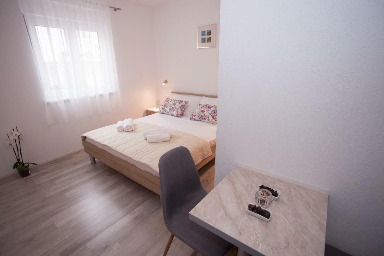 Apartments Mia Baška Voda Esterno foto