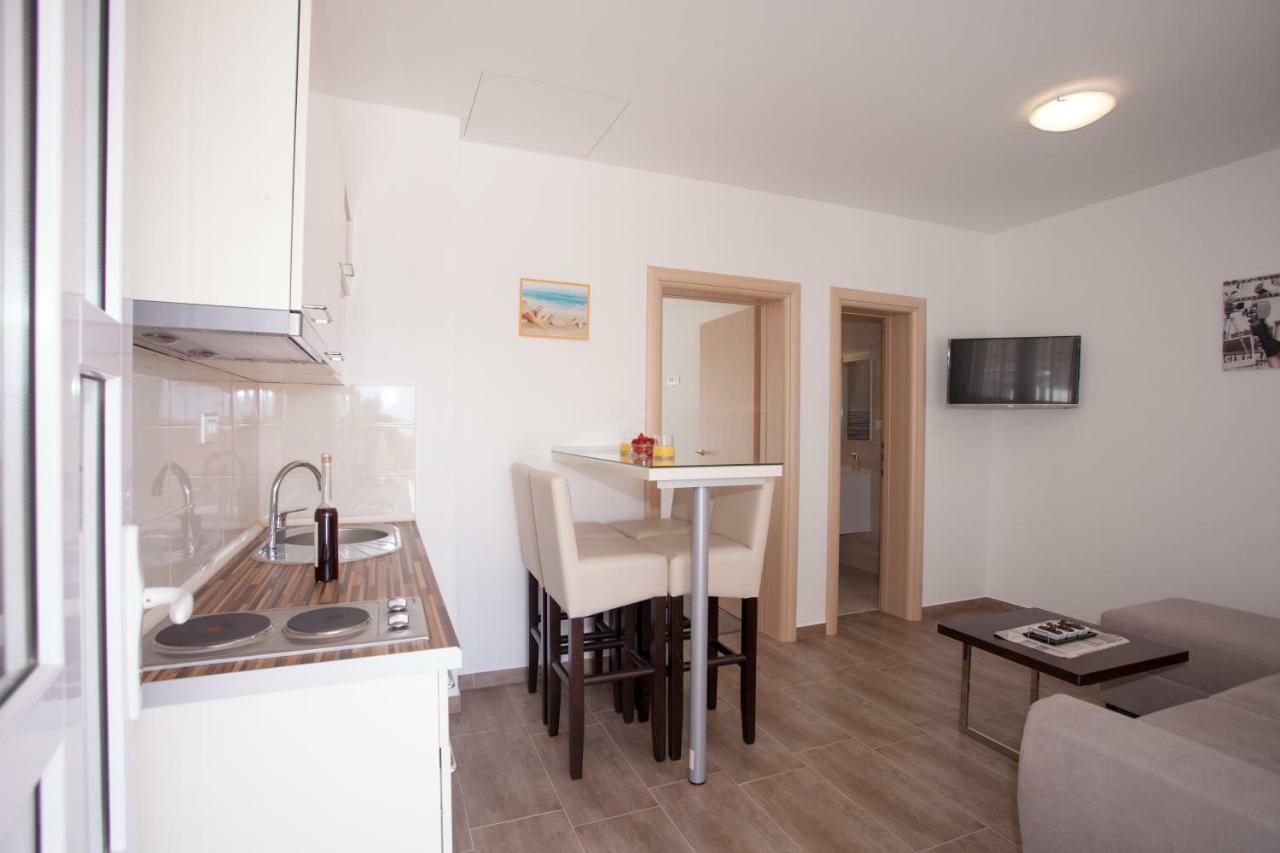 Apartments Mia Baška Voda Esterno foto