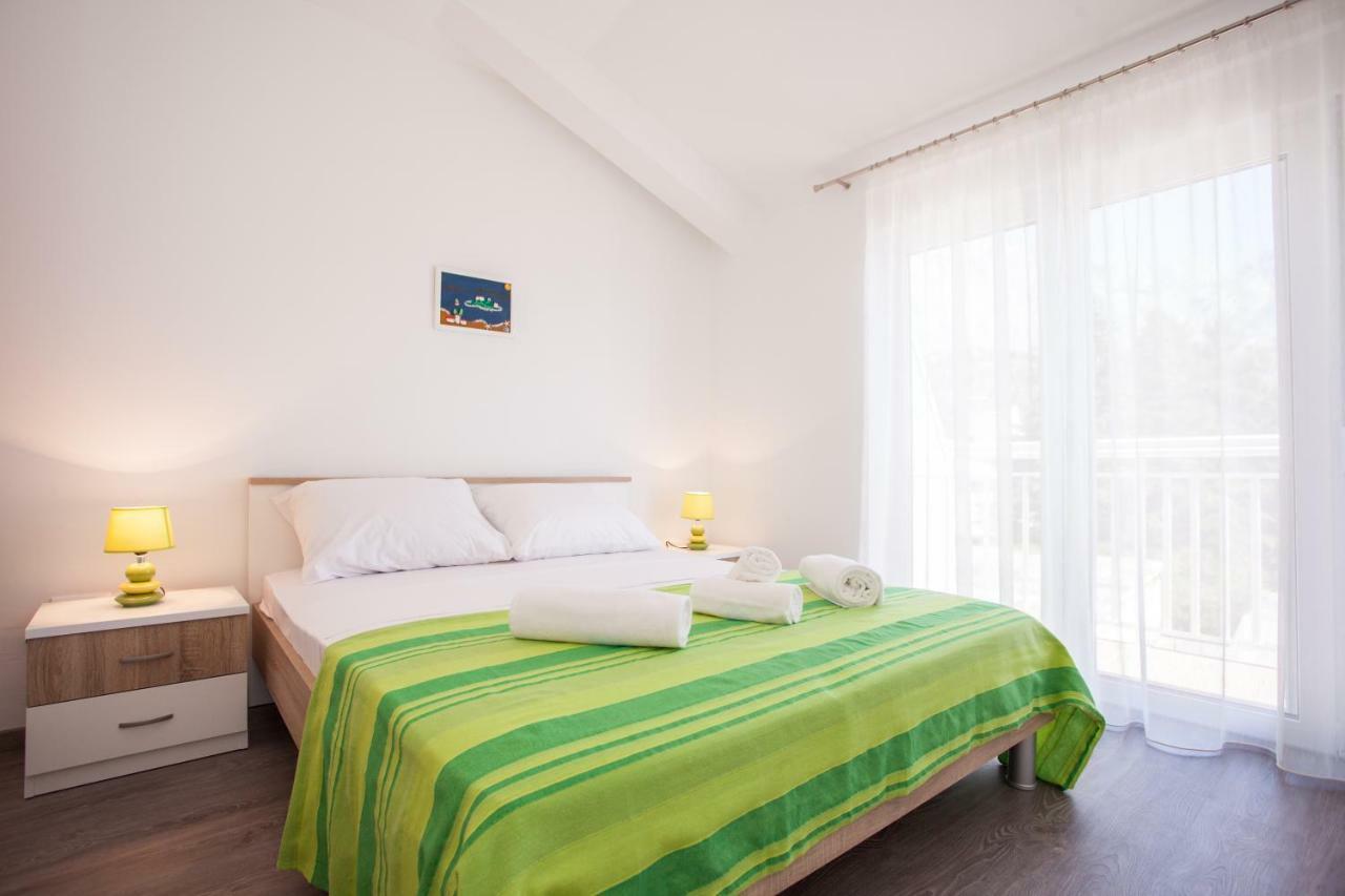 Apartments Mia Baška Voda Esterno foto