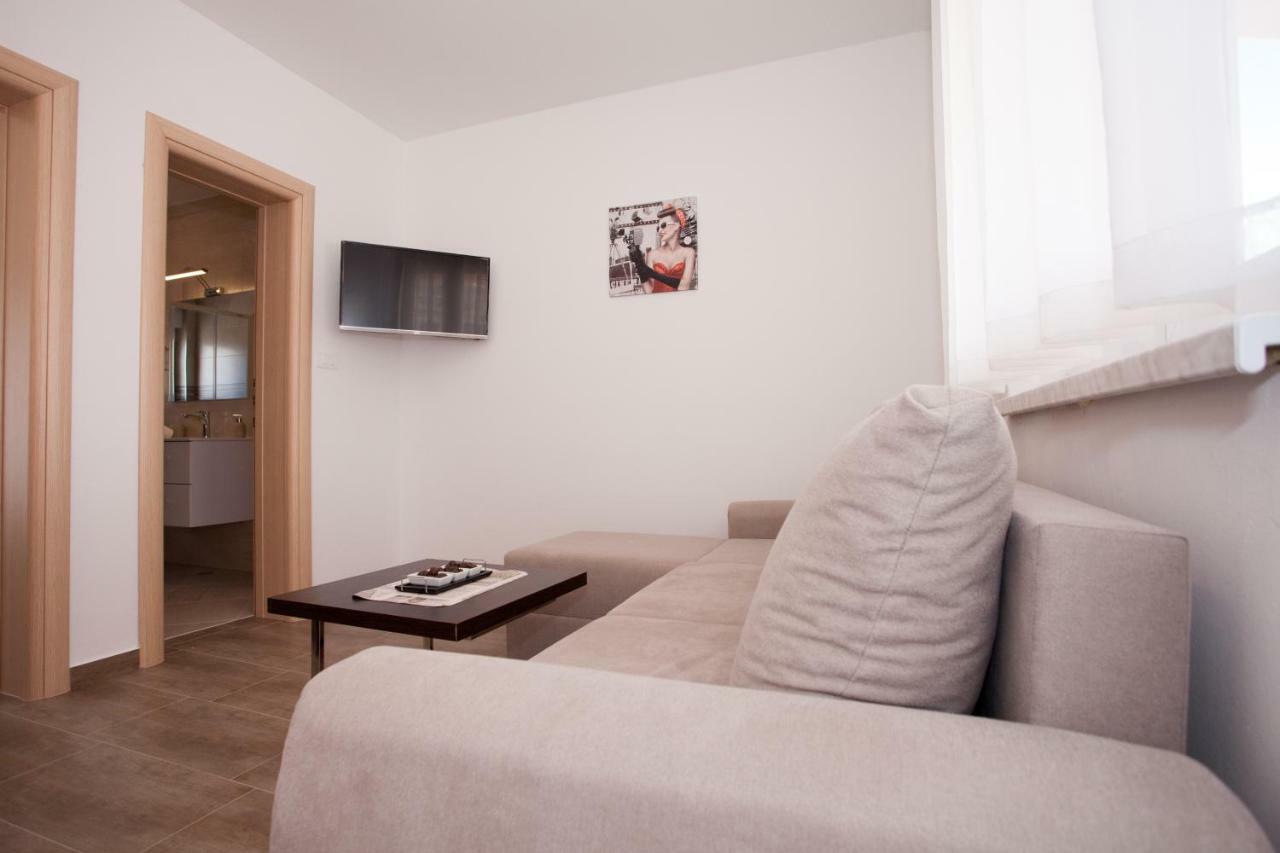 Apartments Mia Baška Voda Esterno foto