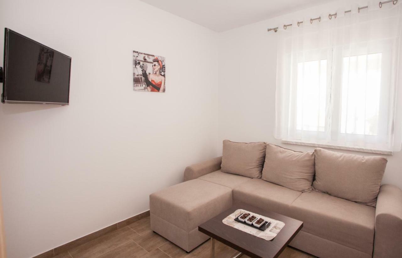 Apartments Mia Baška Voda Esterno foto