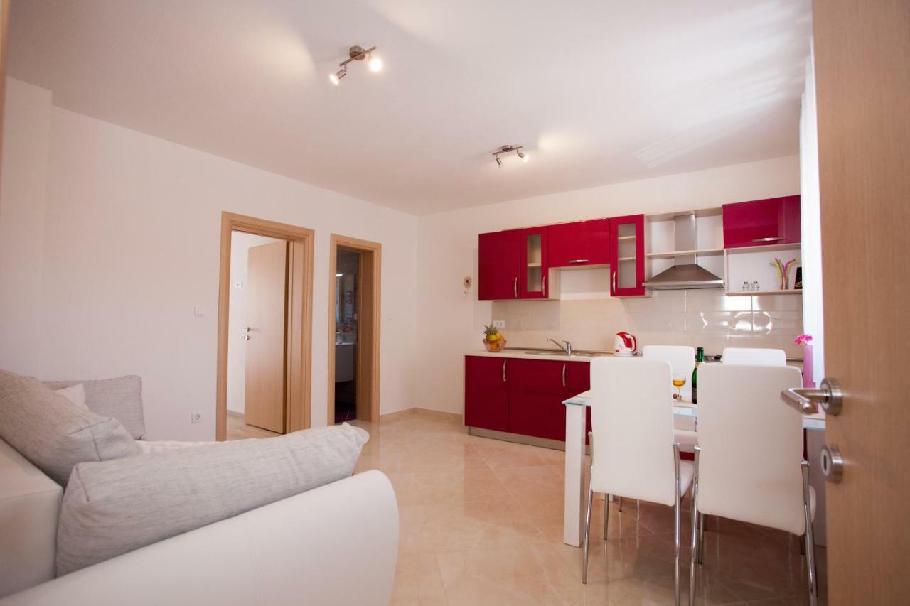 Apartments Mia Baška Voda Esterno foto