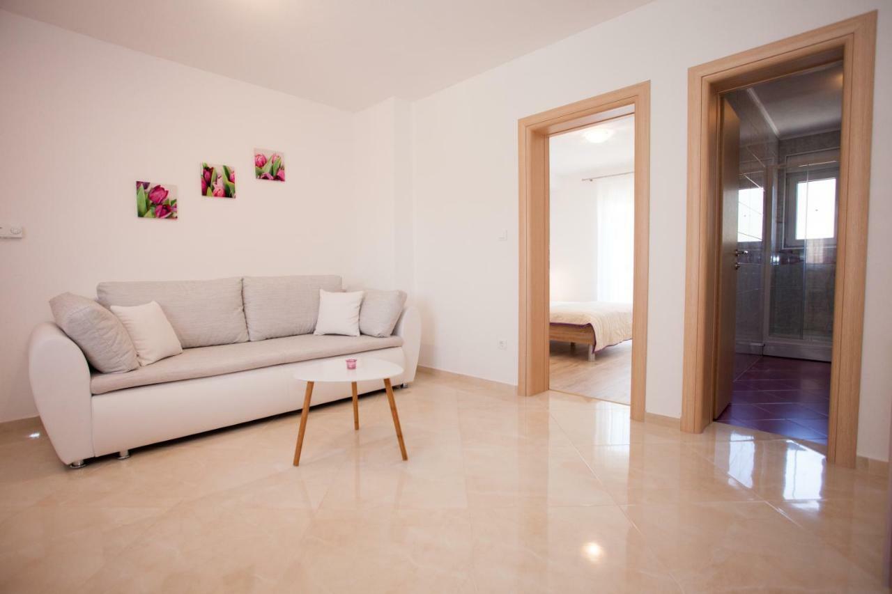Apartments Mia Baška Voda Esterno foto