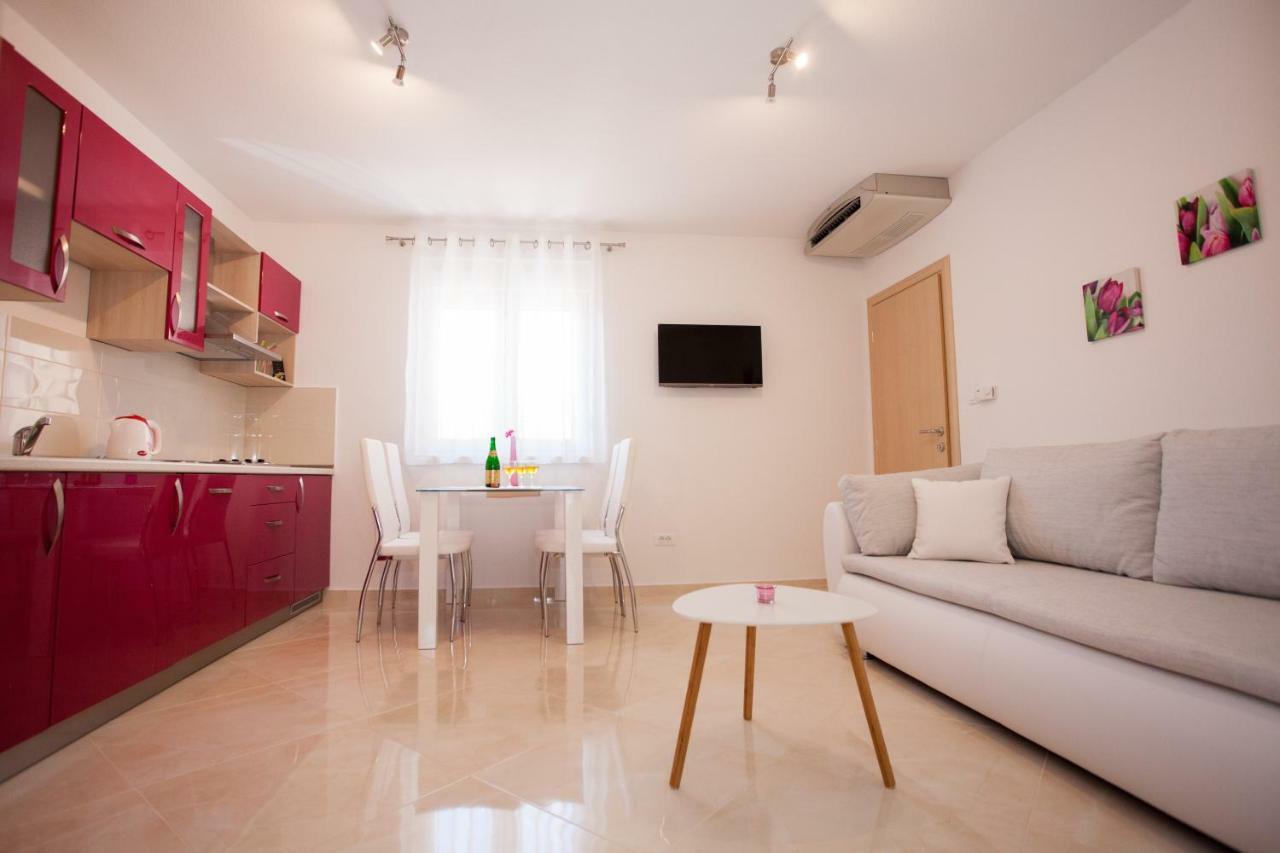 Apartments Mia Baška Voda Esterno foto