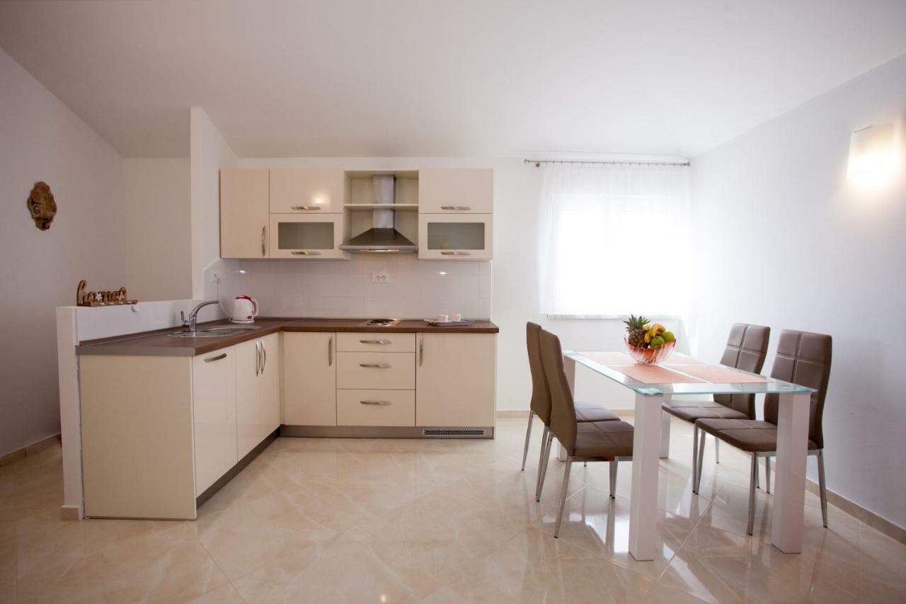 Apartments Mia Baška Voda Esterno foto