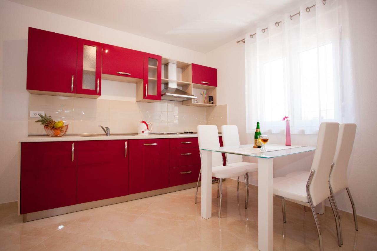 Apartments Mia Baška Voda Esterno foto